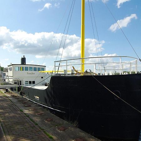 Magnificent Houseboat With A Stunning View! Hotell Amsterdam Exteriör bild