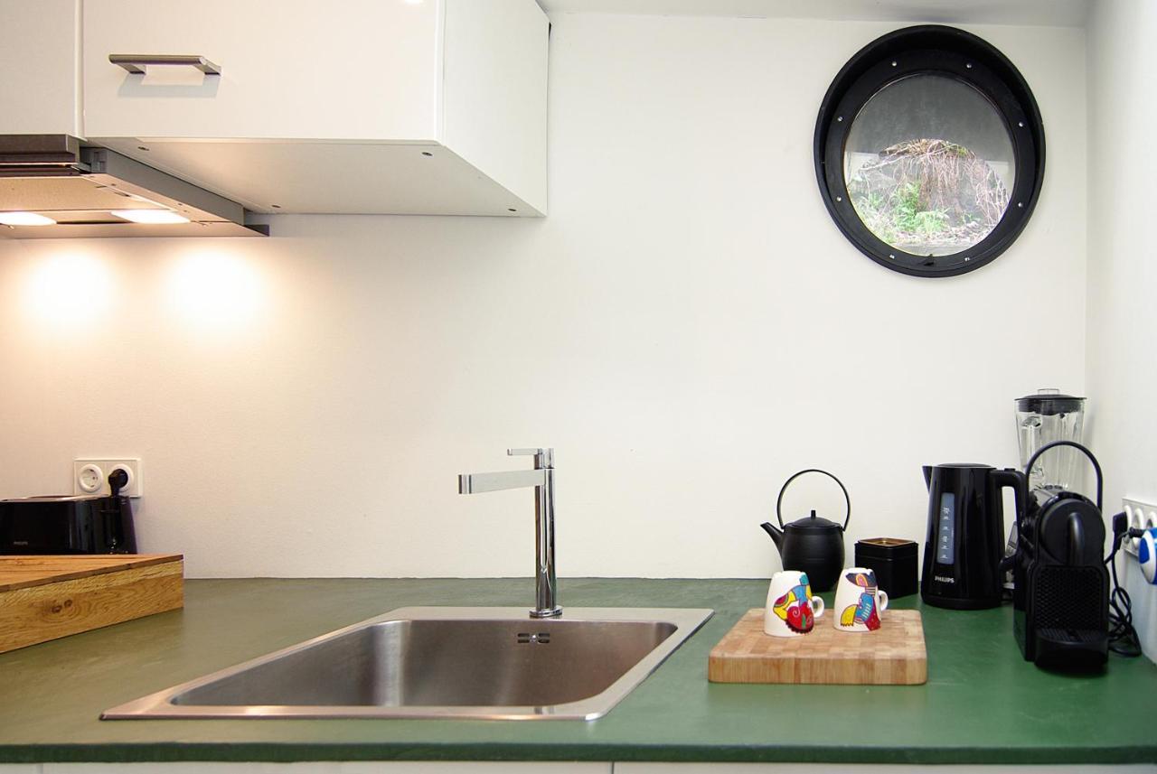 Magnificent Houseboat With A Stunning View! Hotell Amsterdam Exteriör bild