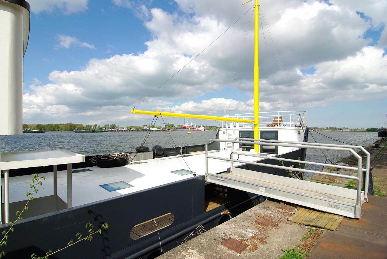 Magnificent Houseboat With A Stunning View! Hotell Amsterdam Exteriör bild