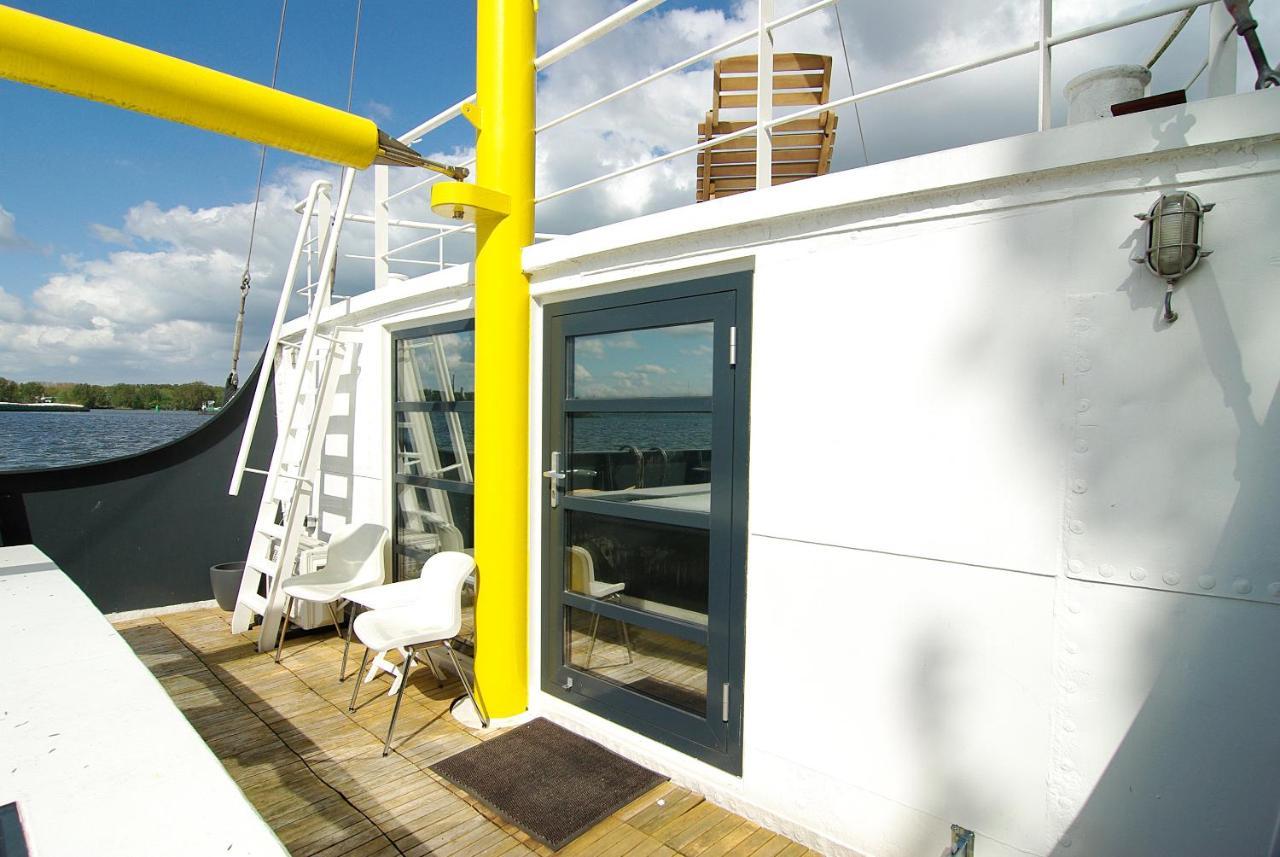 Magnificent Houseboat With A Stunning View! Hotell Amsterdam Exteriör bild